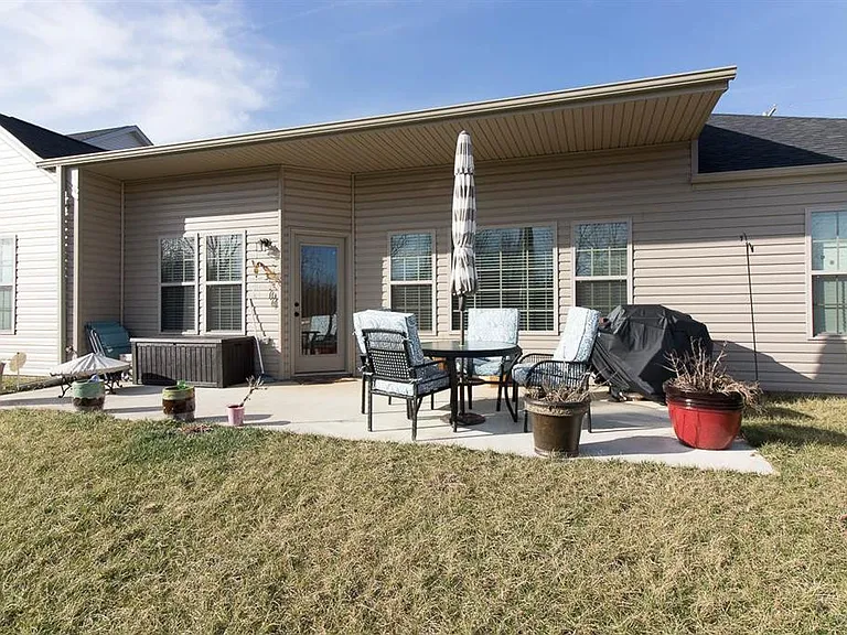 142 Shirley Blvd — Photo 32