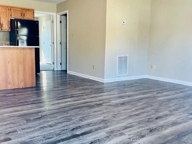 200 Amy Ave — Photo 3