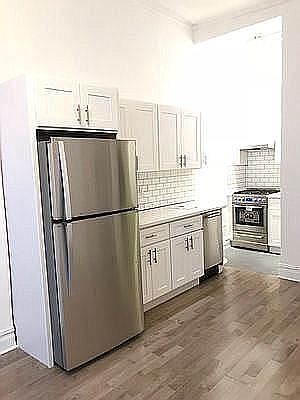 3rd image of 119 E 60th St APT 3R