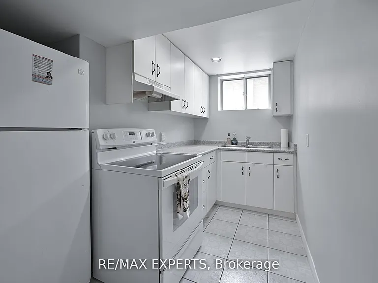 24 Loney Ave #LOWER — Photo 6