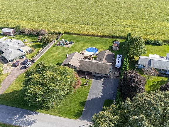 3rd image of 151 Armstrong Rd