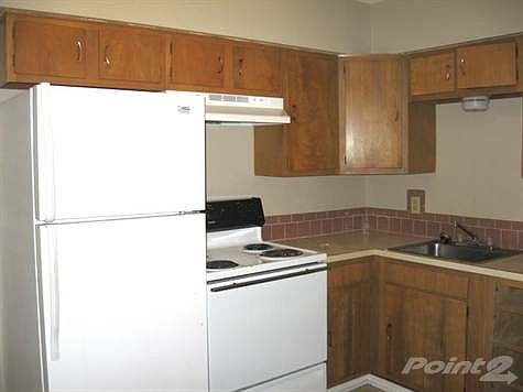Spacious Kitchen w/Full Size Fridge!
