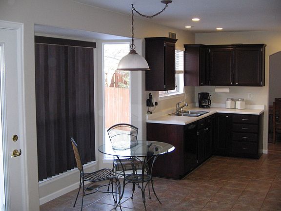 Kitchen & breakfast nook