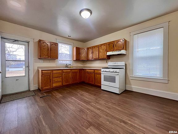 4th image of 806-810 E Berrien St