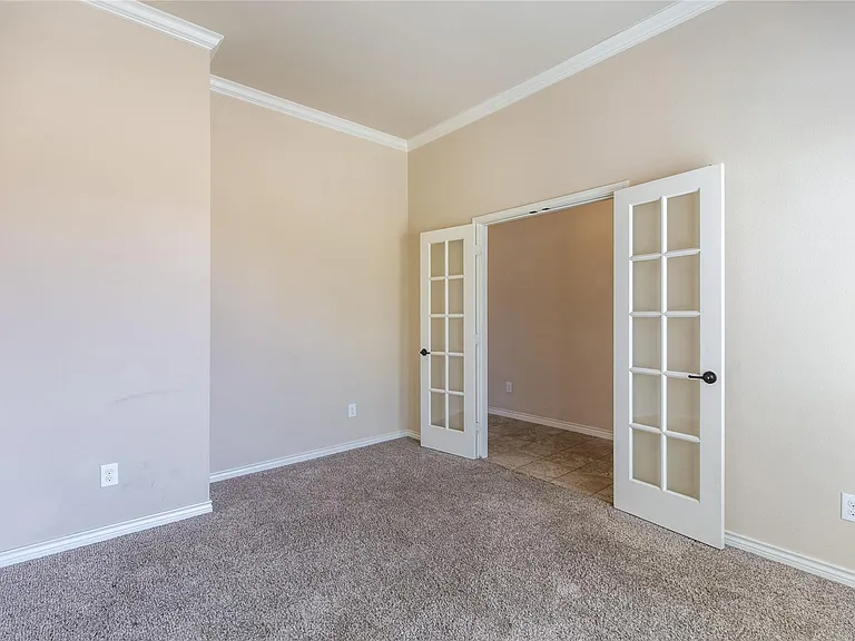 637 Peach Ln — Photo 10