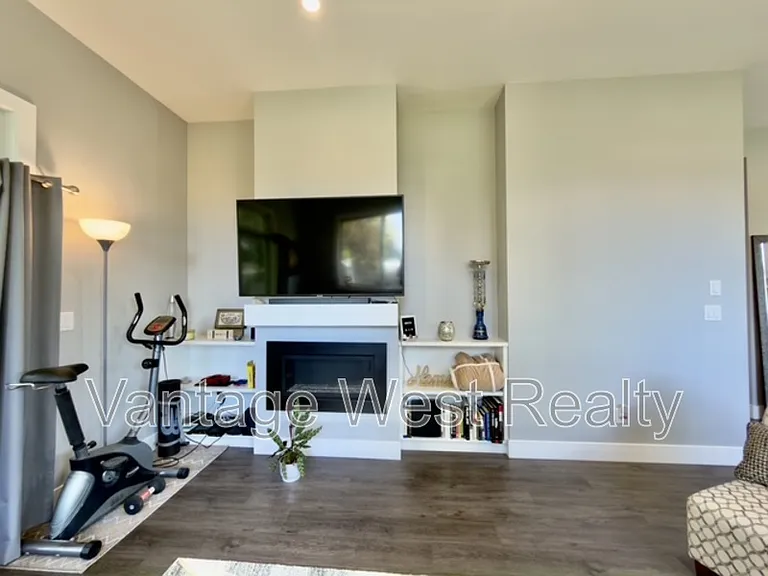 158 Cariboo Rd — Photo 6