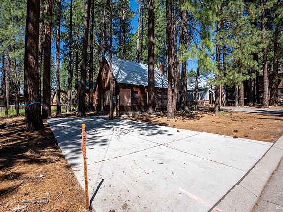 3rd image of 1065 Moss Rd