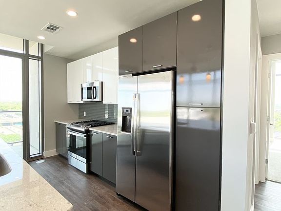 4th image of 3033 Oliver Ave #622