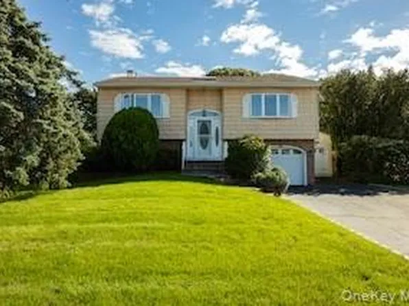 45 Rudder Drive, Holtsville, NY 11742