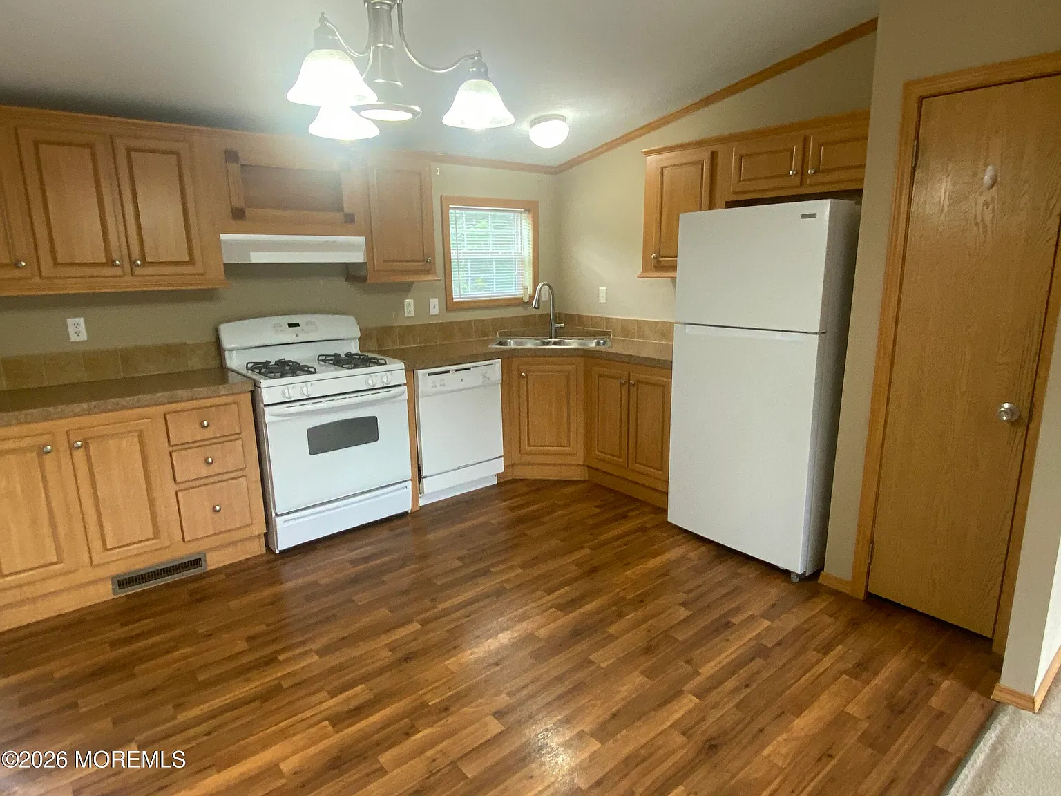 2 bed, $1,900 — Photo 3