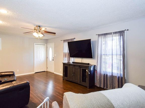 4th image of 1117 Langwood Dr
