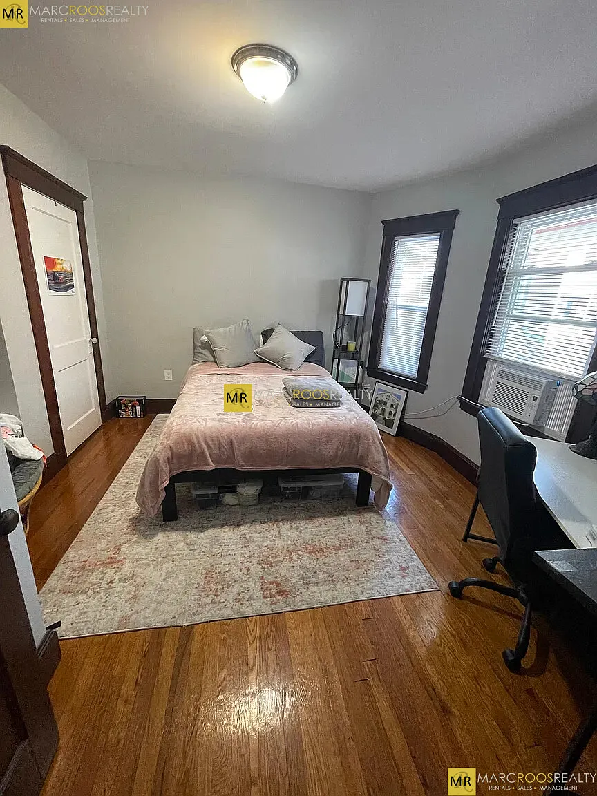 3 bed, 9999 sqft, $4,387 — Photo 3