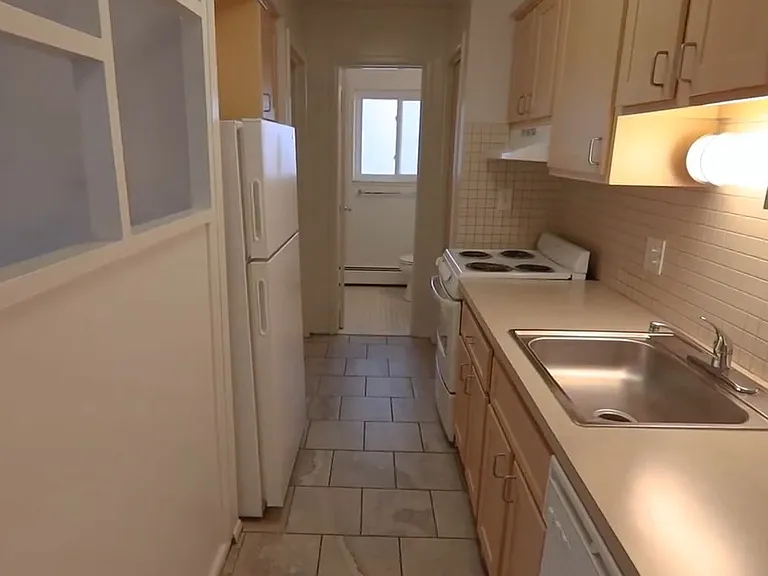 812 Goodale Ave — Photo 2