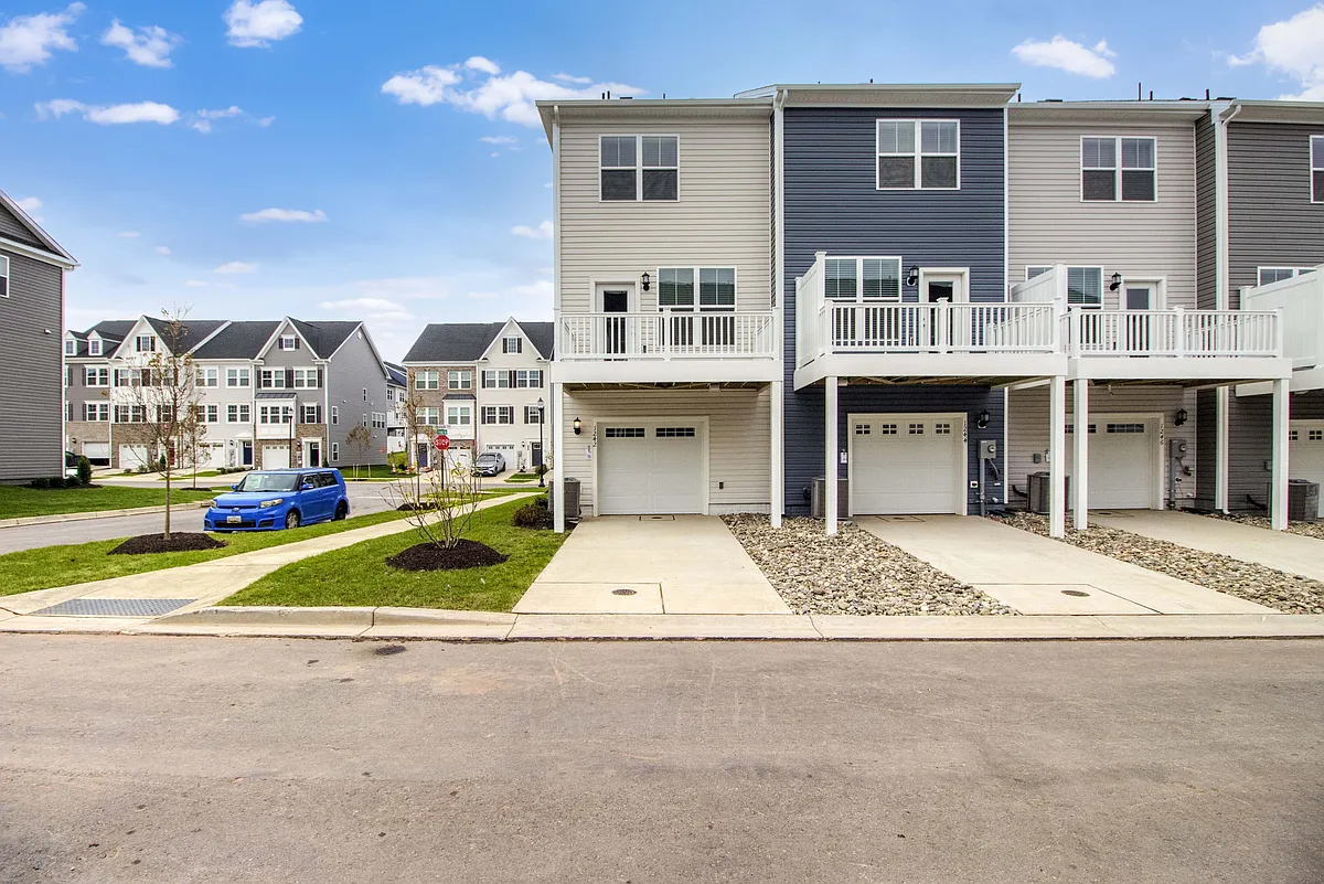 Building Photo - 2233 Marcy Dr