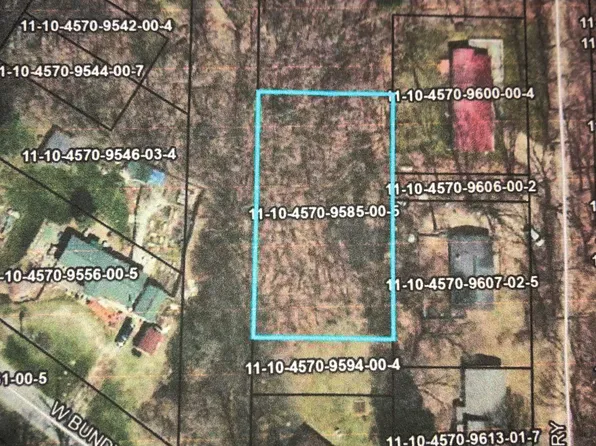 5349 Oak St, Coloma, MI 49038