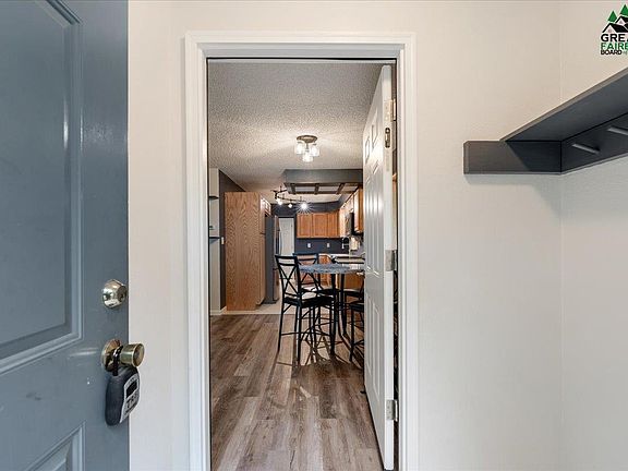 3rd image of 877 Lynnwood Way