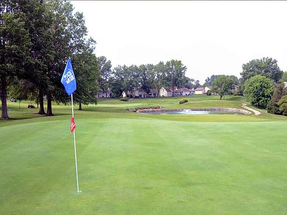 Par 9 golf course included in HOA
