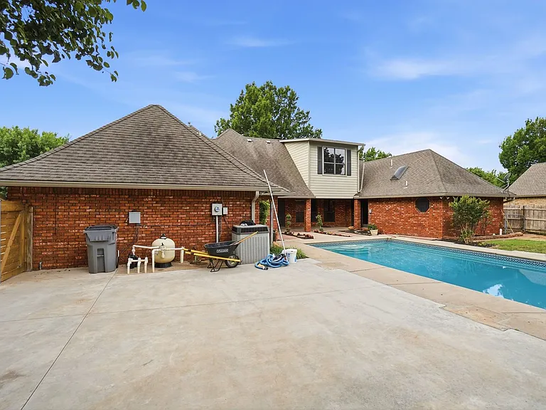 3102 NE Heritage Dr — Photo 30