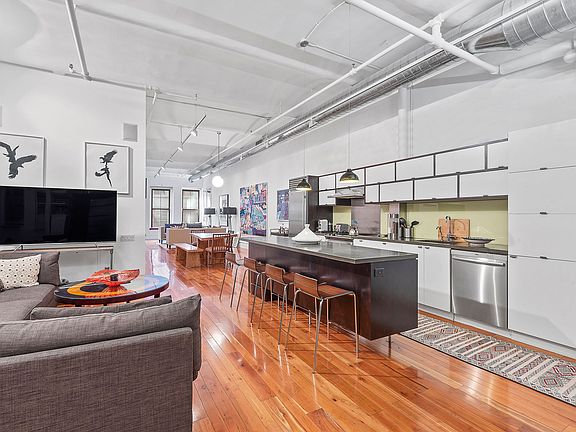 4th image of 114 Mercer St Unit 2A