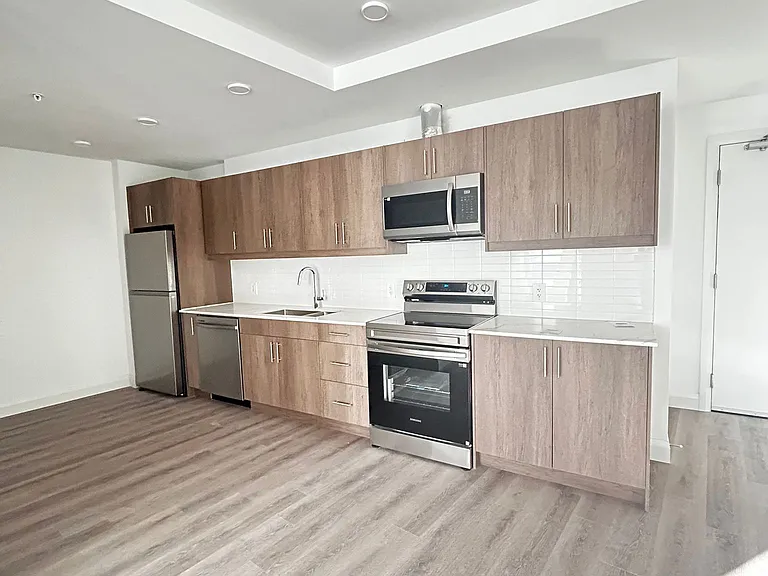 1333 Weber St E #905 — Photo 25