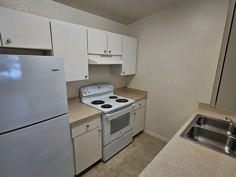 531 NE 28th Ave #200 — Photo 4