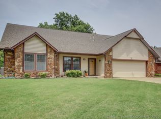 8613 E 77th Pl, Tulsa, OK 74133