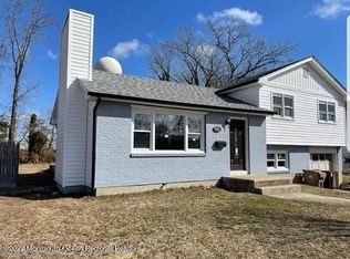 43 Locker St, Bayville, NJ 08721