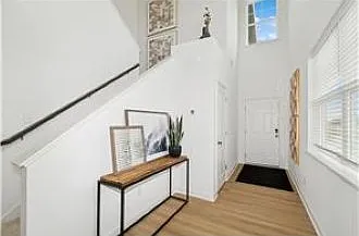 3 bed, 2.5 bath, 1719 sqft, $2,500 — Photo 2