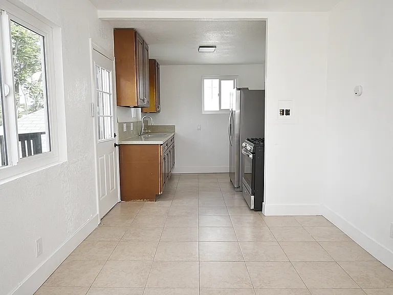 2096 Franklin Ave #A — Photo 14