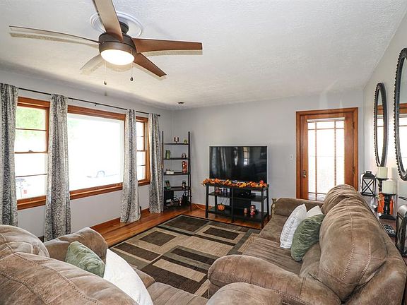 4th image of 408 Elaine Dr