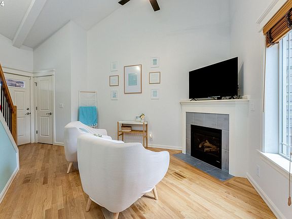5th image of 16906 SE 39th St Unit D