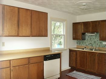 3rd image of 3295 Oaklawn St