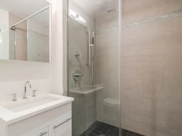 175 Kent Avenue image 19 of 39