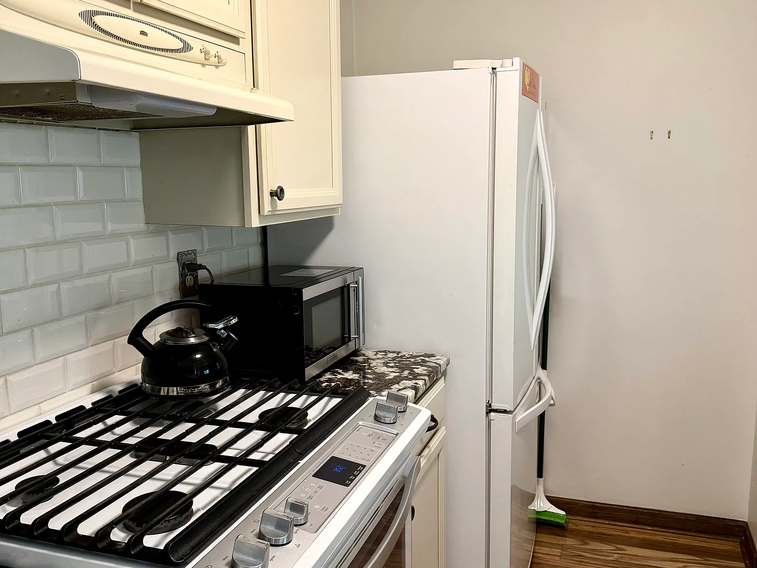 1190 Brookline Pl — Photo 4