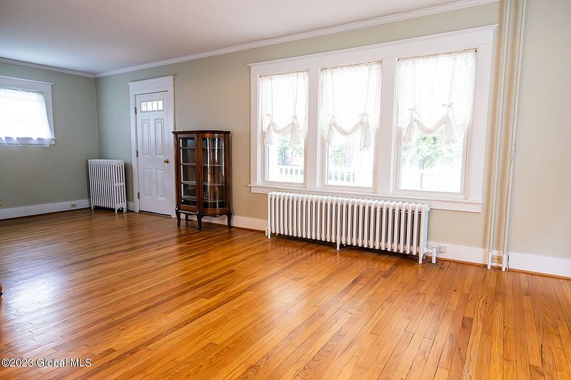 4th image of 28 Garfield Street