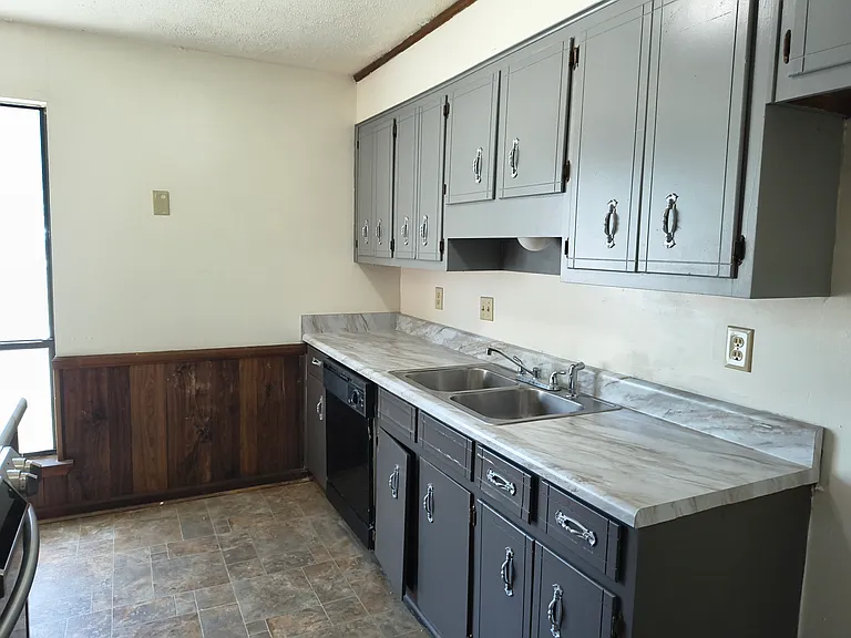 2916 Crosscreek Rd — Photo 4