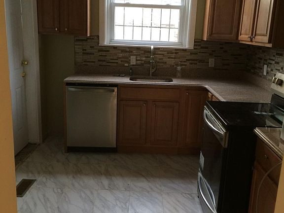 3rd image of 2157 E Cambria St
