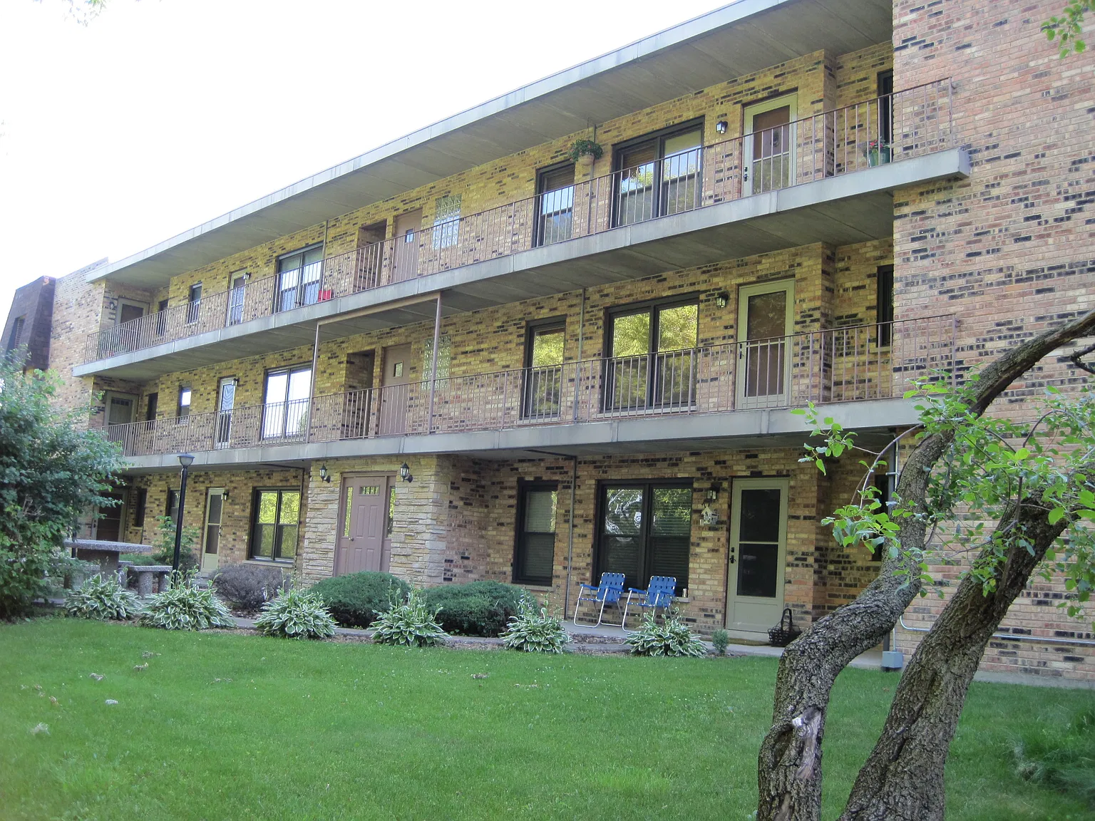 2 bed, 950 sqft, $2,150 — Photo 1