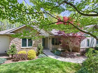 24 Turkey Roost Ct, Hendersonville, NC 28739