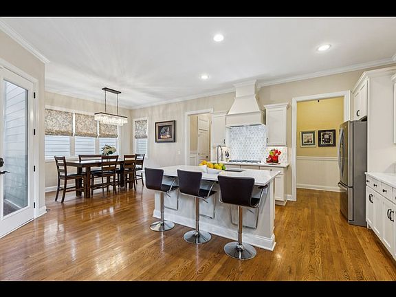 4th image of 1322 Jewell Ave #1