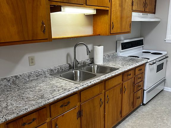3rd image of 3834 Plantation Dr