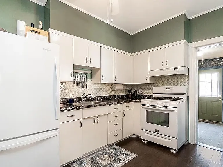 420 W Market St — Photo 4