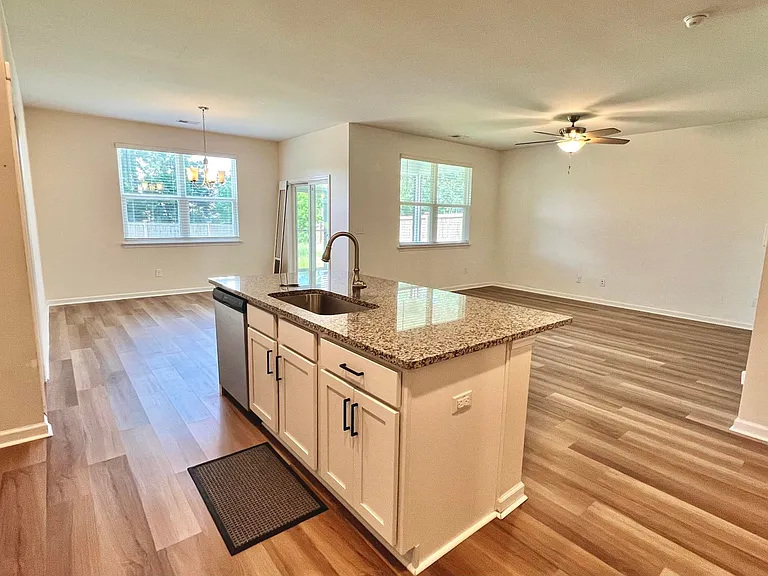 598 Wayton Cir — Photo 3