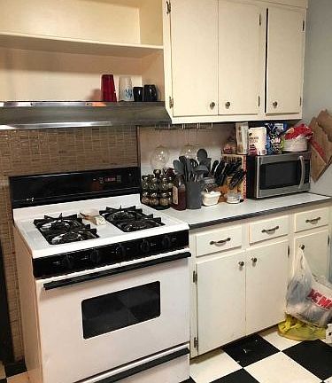 4th image of 22 Greenlawn Dr