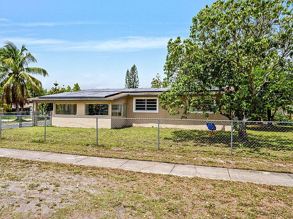 2nd image of 670 SW 29th Avenue