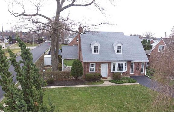 3rd image of 301 Ivy Rock Ln