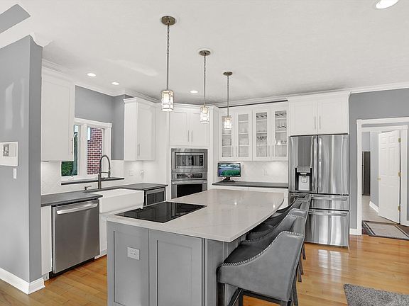 4th image of 11361 Old Stone Dr