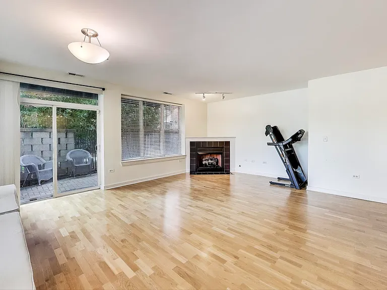 2235 W Maypole Ave #101 — Photo 3