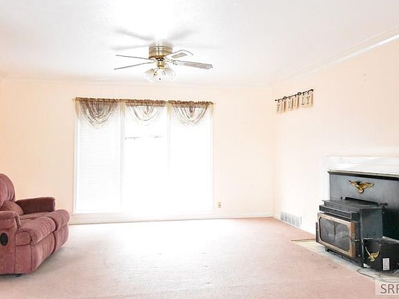 2nd image of 707 Saturn Ave