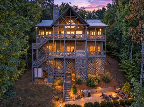 559 Overlook Trl, Blue Ridge, GA 30513